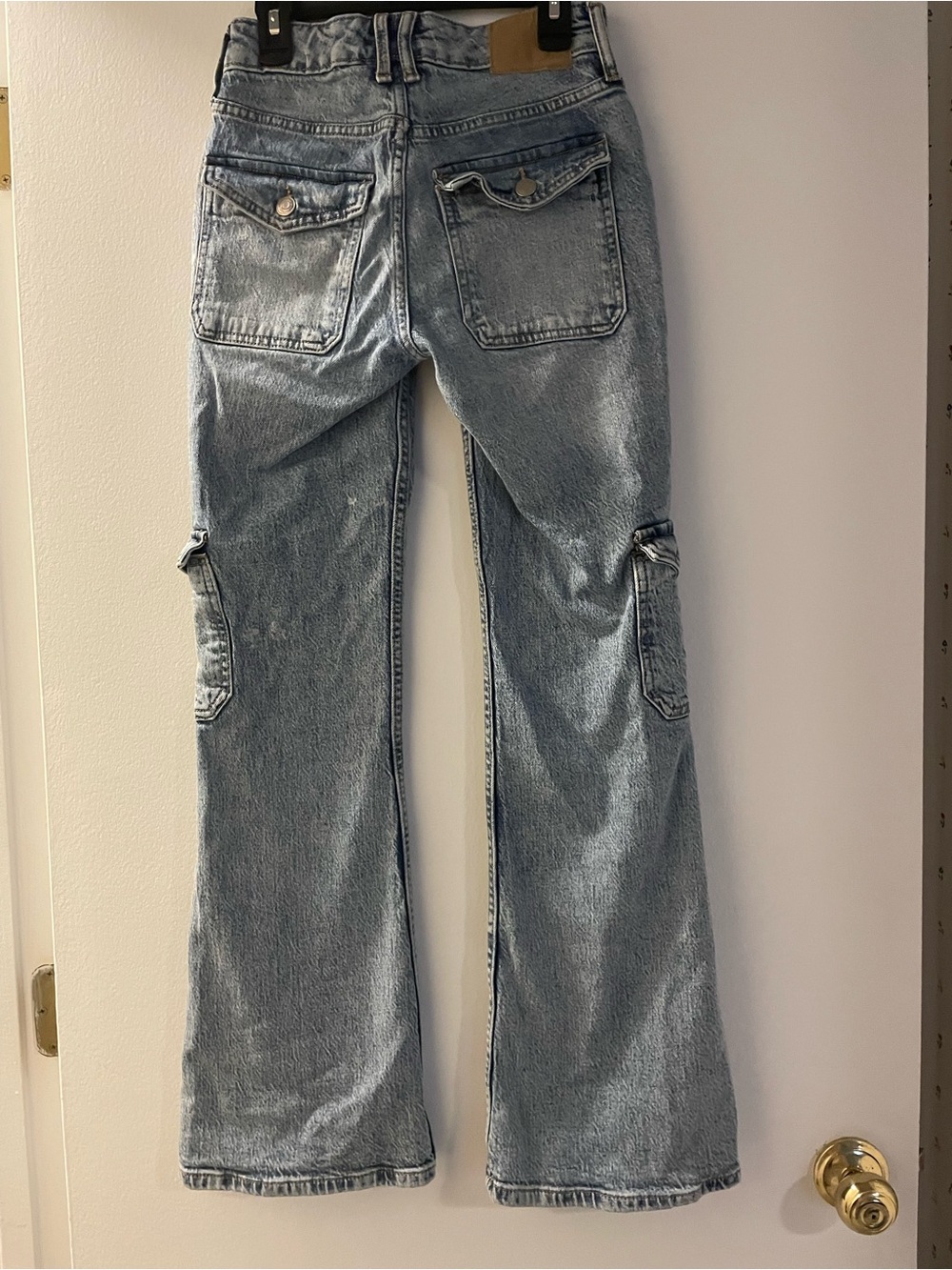 Aeropostale Mid Rise Utility Light Wash Cargo Flare Jeans - 00R - Picture 3 of 9